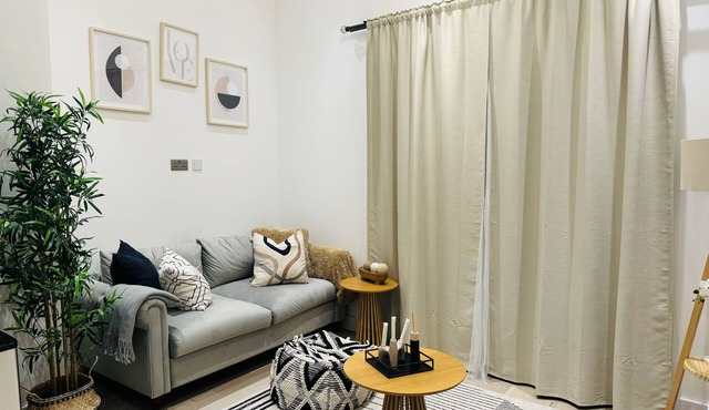 Modern 2 Bedroom in Sutton, Family Size Rooms With Modern Amentites , Free Wifi