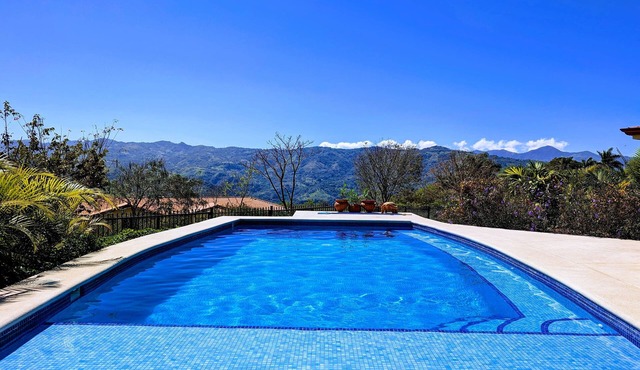 Modern 2-Bedroom Mountain Retreat, Stunning Views, Saltwater Pool