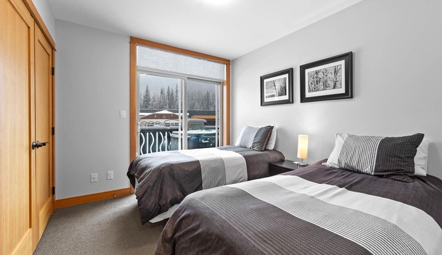 Modern 2 bedroom plus den apartment in village centre