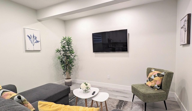 Modern 2 Bedroom Suite - 10 mins to WEM