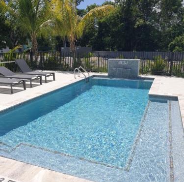 Modern 2 bedroom walking distance to the beach!