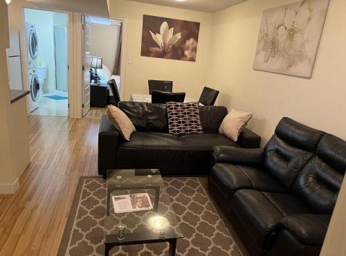 Modern 2 BR Vacation Home Near West Edmonton Mall