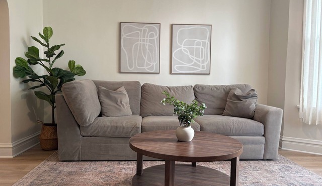 Modern 2B Irving Park Gem/Sleeps 5