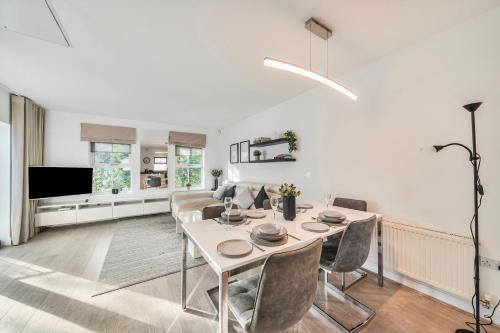 Modern 2BED House w Parking Walton - Pass the Keys