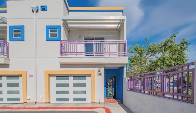 Modern 2BR/2.5BA w/Pool-Gazebo & Garage