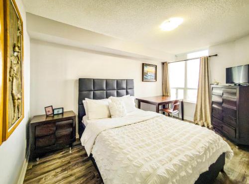 Modern 2BR 2 Bath Condo with Pool, Parking, Near YYZ and MAJOR INTERNATIONAL SPORTING EVENT