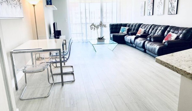 MODERN 2BR 2BA CONDO near AVENTURA! Wi-Fi! Parking