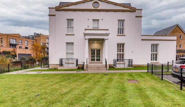 Modern 2BR 2BA with Free Parking - Sleeps 6