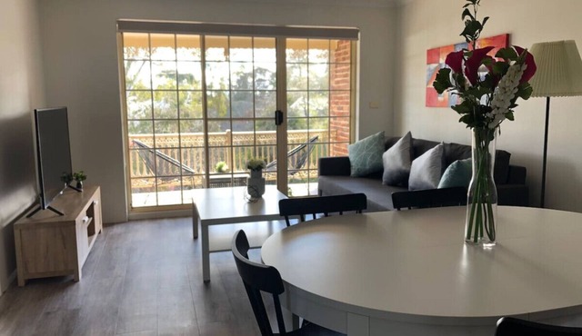 Modern 2BR Apartment/Parking in Griffith