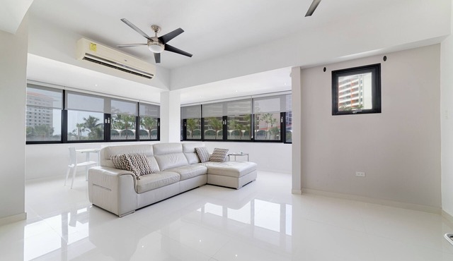 Modern 2BR Apartment Steps from La Concha & the Beach – Prime Condado