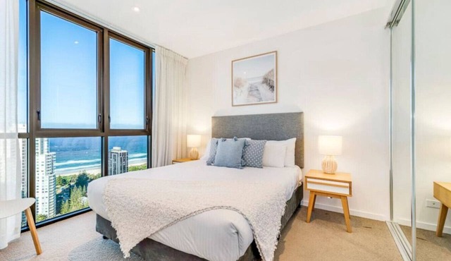 Modern 2BR Broadbeach - Ocean & Hinterland Views