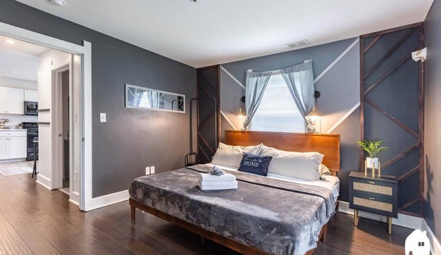 Modern 2BR City-Center | Downtown + Parking + WiFi