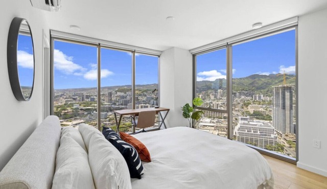 Modern 2BR Condo | Pool & Sauna | Ala Moana