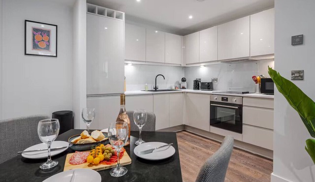 Modern 2BR Flat 5 mins walk to Everton stadium & Amazing River views - Pass the Keys