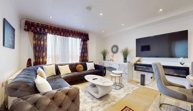 Modern 2BR Flat | 6-Min Walk to Hounslow East Tube