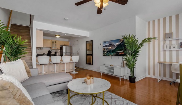 Modern 2BR | Free Parking | WiFi | Workspace