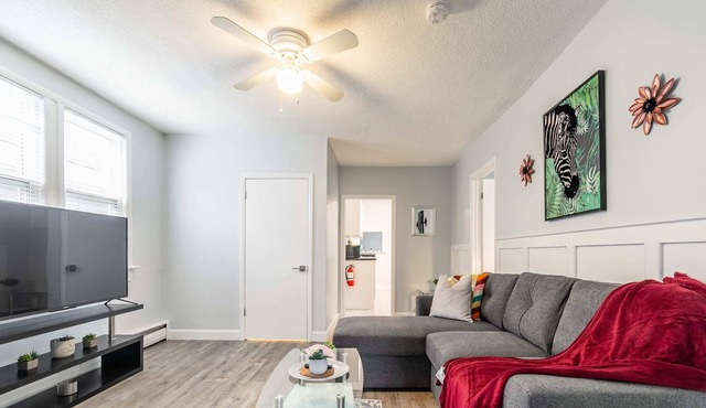 Modern 2BR Home - Central Hamilton!