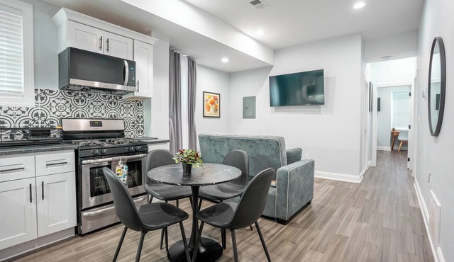 Modern 2BR Loft near UPenn/CHOP – King Suite