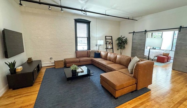 Modern 2BR Loft – Prime Back Bay