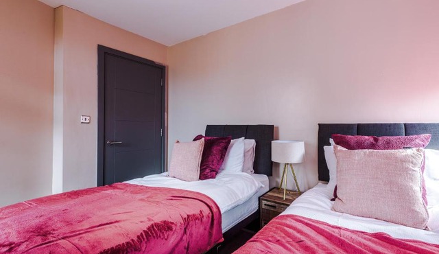 Modern 2BR near Wigan Town Centre