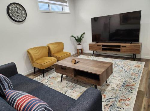 Modern 2BR | Private Suite | Close to Banff | UofC