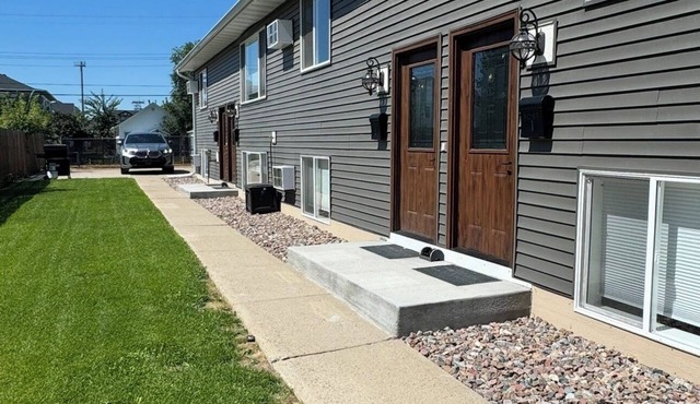 Modern 2BR Retreat Central Williston Location