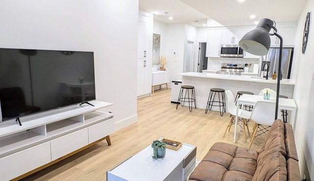 Modern 2BR Suite | Private Patio | 5 Min Downtown/Zoo/Stampede | Central & Safe