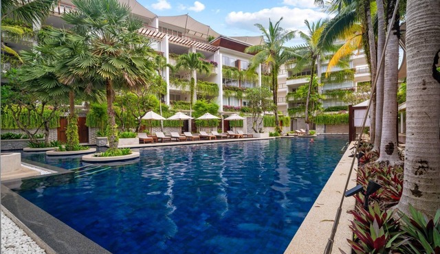 Modern 2BR Surin Beach Condo Pool · Walk to Beach
