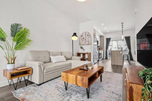 Modern 2BR Townhome Near Aspen Landing and WinSport