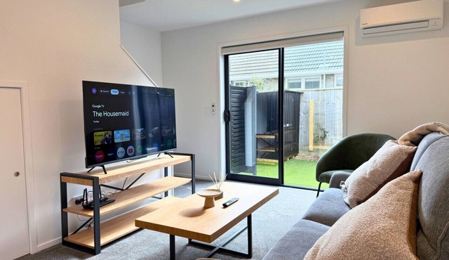 Modern 2BR Townhouse in Fairfield