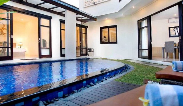 Modern 2BR Villa! - W/Private Swimming Pool & Floating Brekkie Available!