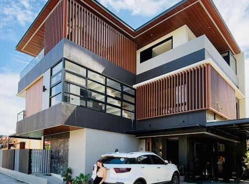 Modern 2nd Floor Studio Unit
