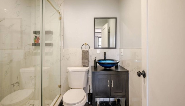 Modern 3-Bdrm Apt in Black Rock