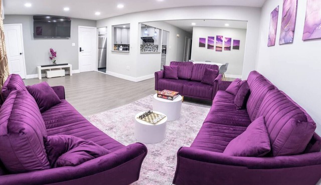 Modern 3 Bed 2 Bath Home With Parking: 2 min LGA, 15 min JFK, 20 min Manhattan