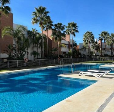 Modern 3 bed with pool