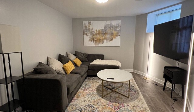 Modern 3 Bedroom Close to Downtown Chicago