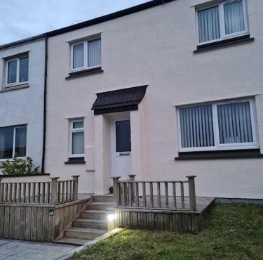 Modern 3 Bedroom Property centrally based