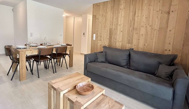 Modern 3-Room Apartment, Ski-In Access, Sleeps 6, with Parking and Heated Ski Locker in Combloux