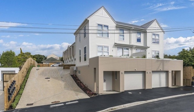 Modern 3-Story Inner-City Sanctuary