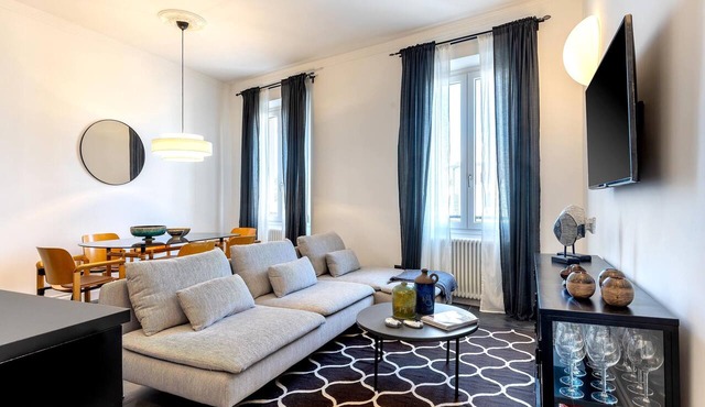 Modern 3BD apartment near centre. Belfiore