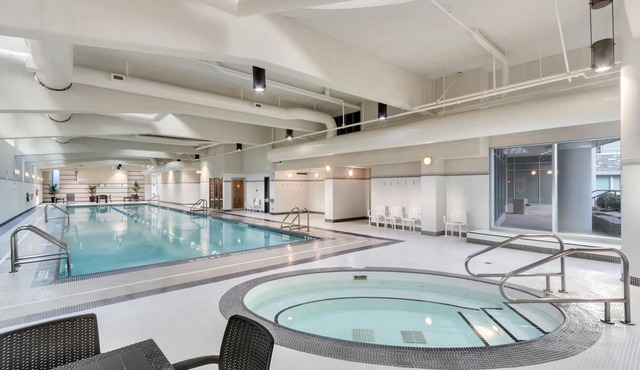Modern 3BDR/4BDS in DT/AC/Pool/Gym/Best Location + Parking
