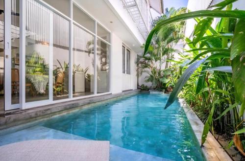 Modern 3BDR Villa - Central Canggu - Walk to Finns & Atlas Beach Club