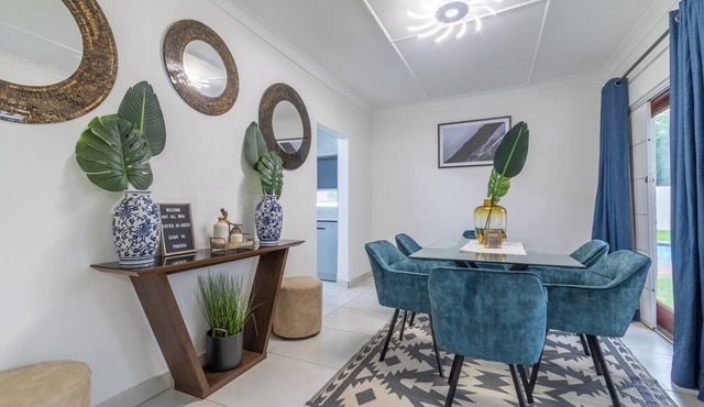 Modern 3bed House - Johannesburg Airport - In Security Complex with Pool