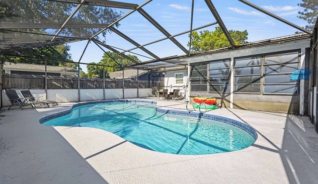 Modern 3Br/2Ba Pool Oasis - Near I-95 & Shops