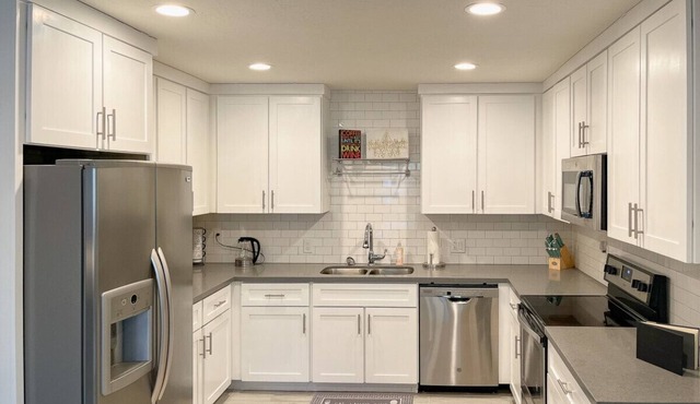 Modern 3BR/2BA w/Game Hallway - Pets Welcome
