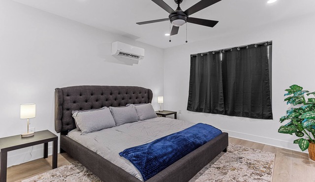 Modern 3BR 3BA - 1 Mile from Downtown - Private Parking