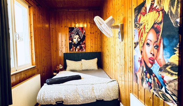 Modern 3BR Apt with Private Garden | Sleeps 10