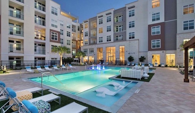 Modern 3BR Bayou Retreat Pool Gym Balcony in Houston