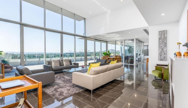 Modern 3BR Home 5 mins away from Parliament House - Hosted by Canstay
