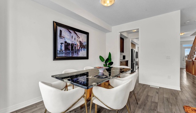 Modern 3BR Home~King Suite~Parking~Laundry